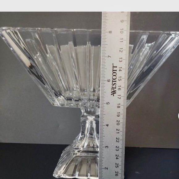Crystal Clear "Alexandria" 8.5" Square Pedestal Compote Bowl - Picture 3 of 6